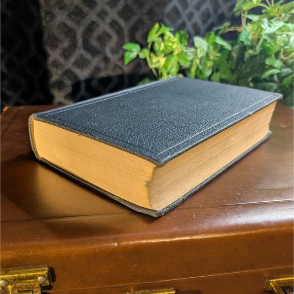 Vintage Navy Blue Hardback Book Facts and Fetishes in Advertising, Gundlach 1931 - Picture 5 of 8